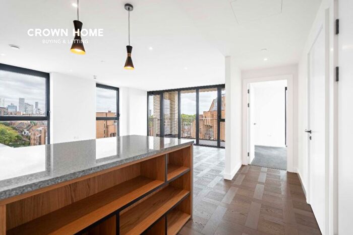 2 Bedroom Apartment To Rent In Boxwood Gardens, London Dock, E1W