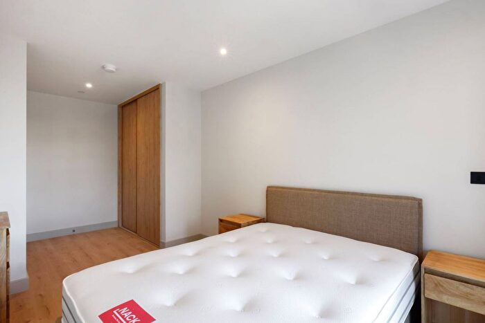 1 Bedroom Flat To Rent In The Draper, Colindale, London, NW9