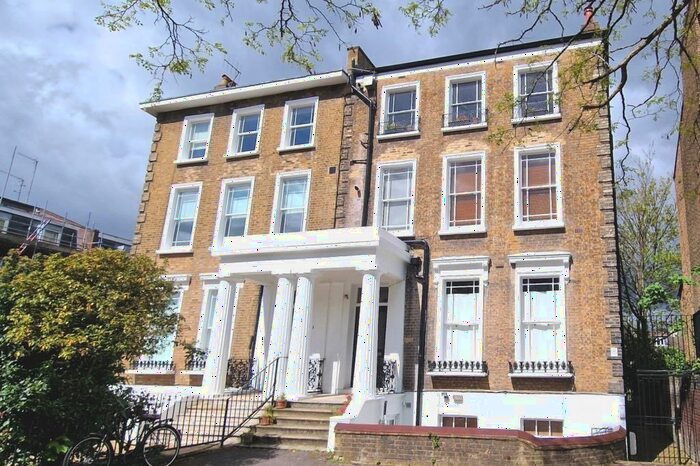 2 Bedroom Flat To Rent In De Crespigny Park, London, SE5