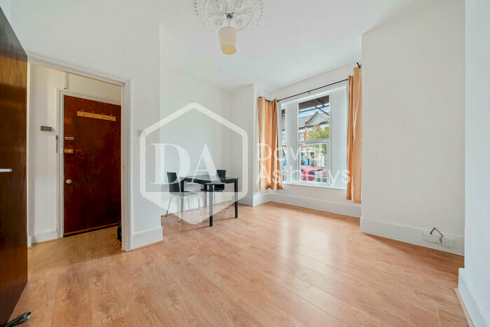 2 Bedroom Ground Flat To Rent In Mattison Road, Harringay, London, N4