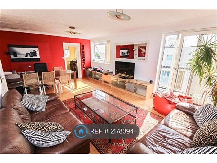 2 Bedroom Flat To Rent In Buckingham Court, Southampton, SO17