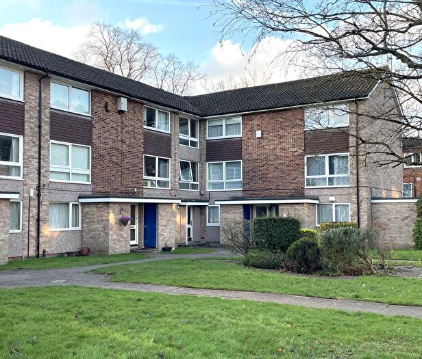 2 Bedroom Flat For Sale In Lima Court, Bath Road, Reading, RG1