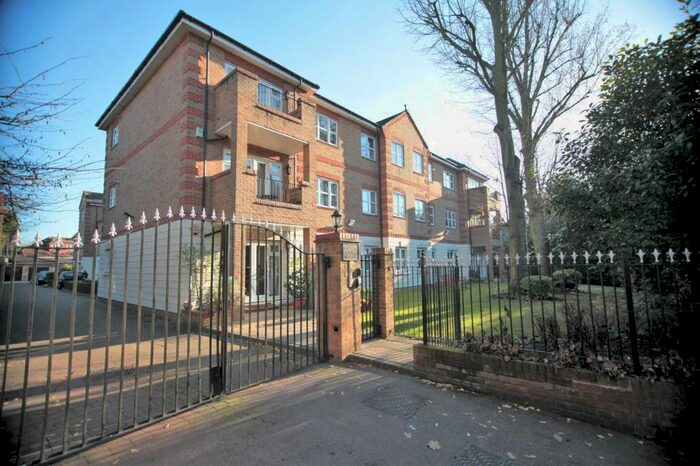 2 Bedroom Flat To Rent In Haddon Court, Hanbury Close, Hendon, NW4