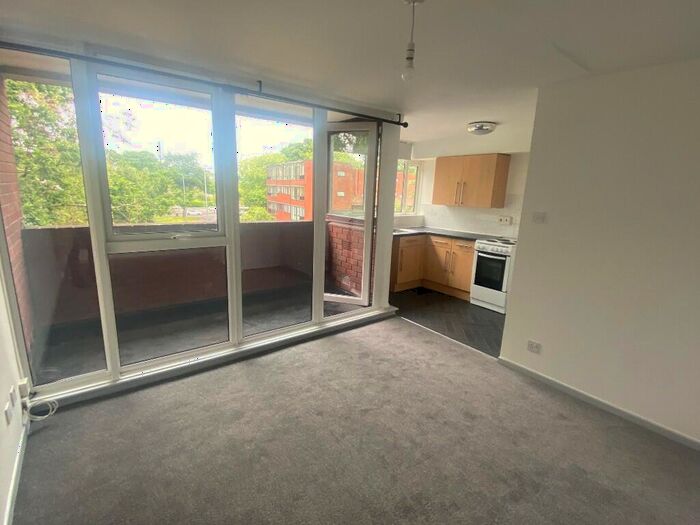 Studio To Rent In Albrighton House, Browns Green, Birmingham, B20