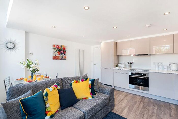 1 Bedroom Apartment To Rent In Elmsdown House, Stratford, E15