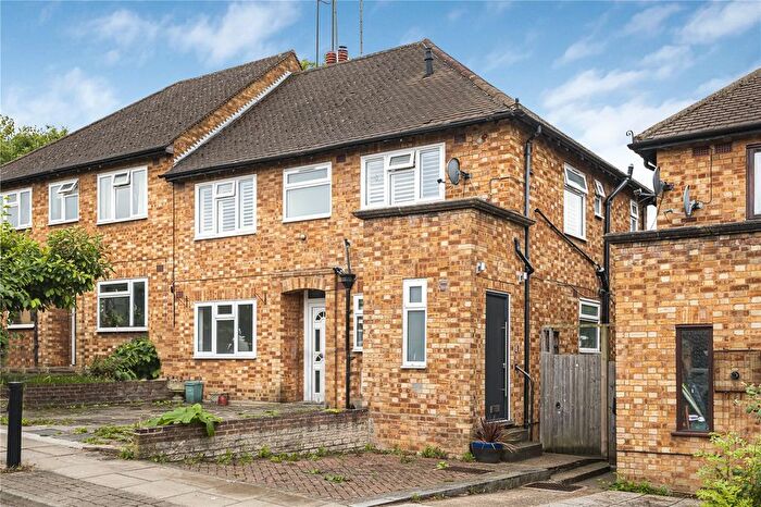 3 Bedroom Maisonette For Sale In The Glade, London, N21