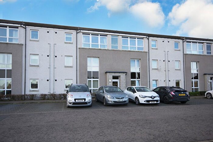 2 Bedroom Flat To Rent In Farburn Place, Dyce, Aberdeen, AB21