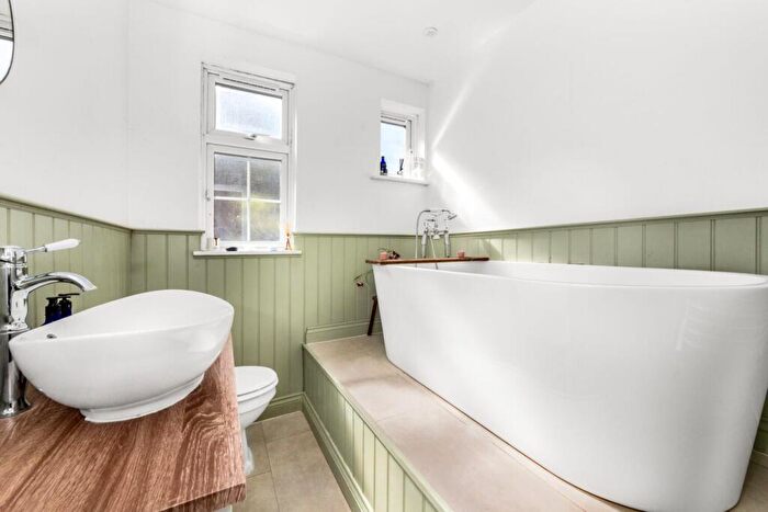 2 Bedroom Detached House For Sale In Sydenham Park Road, London, SE26