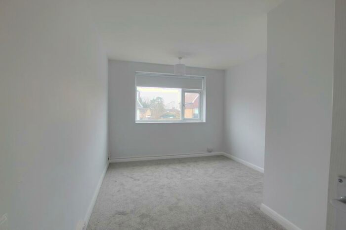 2 Bedroom Flat To Rent In The Street (), Ashtead, KT21