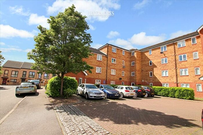 Studio To Rent In Dunlop Close, Dartford, DA1