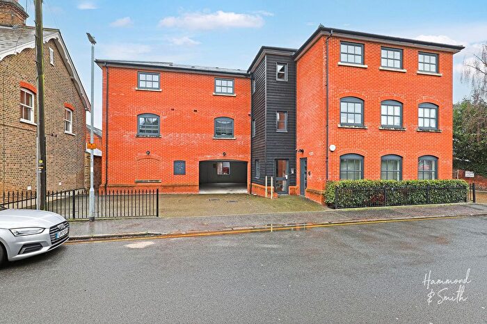 2 Bedroom Flat For Sale In Hemnall Street, Epping, CM16