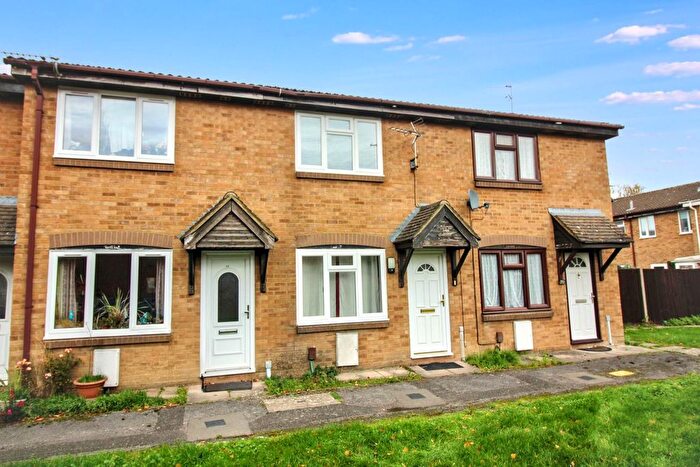 2 Bedroom Property To Rent In Sharp Close, Aylesbury, HP21