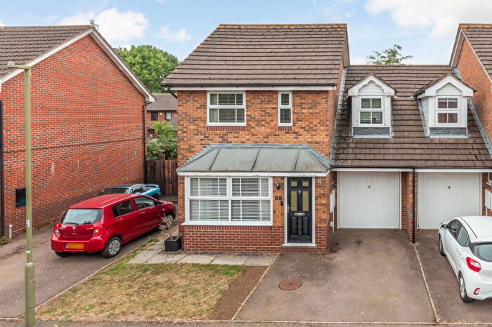 3 Bedroom Detached House For Sale In Delapre Drive, Banbury, OX16