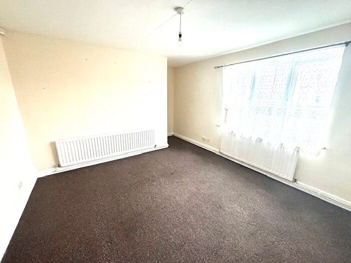 3 Bedroom Flat To Rent In Stortford Street, Grimsby, DN31