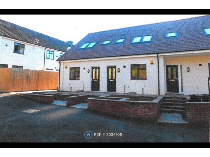 2 Bedroom Semi-Detached House To Rent In Clifton Park View, Rotherham, S65