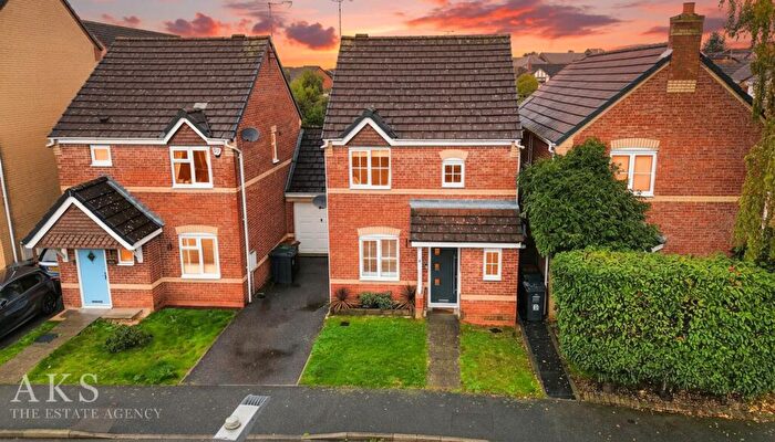 3 Bedroom Link Detached House For Sale In Kyle Road, Hilton, DE65