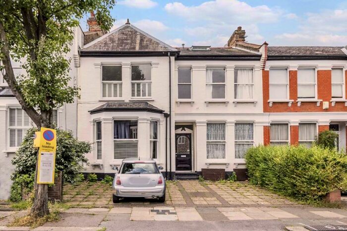 3 Bedroom Flat To Rent In Coniston Road, London, N10