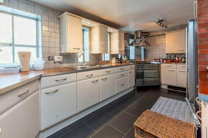 3 Bedroom Flat To Rent In St. John Street, London, EC1V