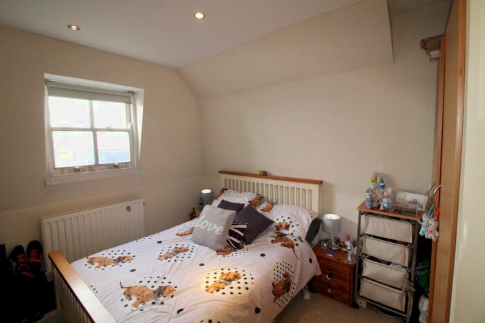 1 Bedroom Maisonette To Rent In Earlsfield Road, Wandsworth, SW18