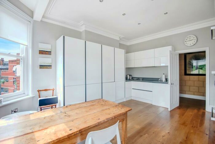 3 Bedroom Flat To Rent In Cremorne Road Chelsea, SW10