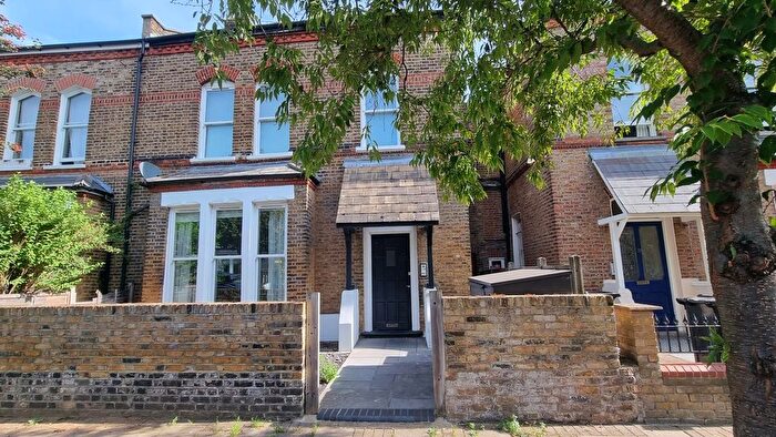 2 Bedroom Flat To Rent In Finsbury Park Road, London, N4