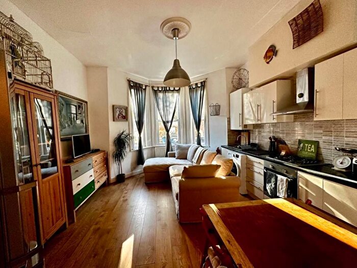 1 Bedroom Flat To Rent In Brighton Terrace, London, SW9