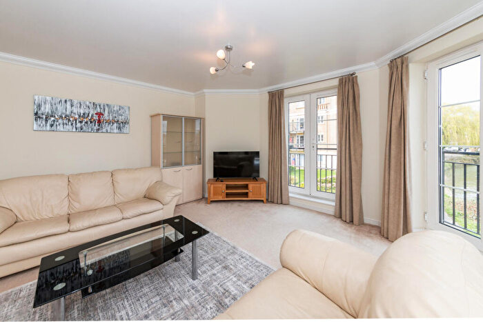 2 Bedroom Flat To Rent In Regents Riverside, Reading, RG1