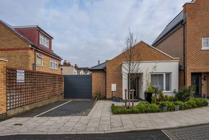 2 Bedroom Detached House To Rent In Pears Road, Hounslow, TW3