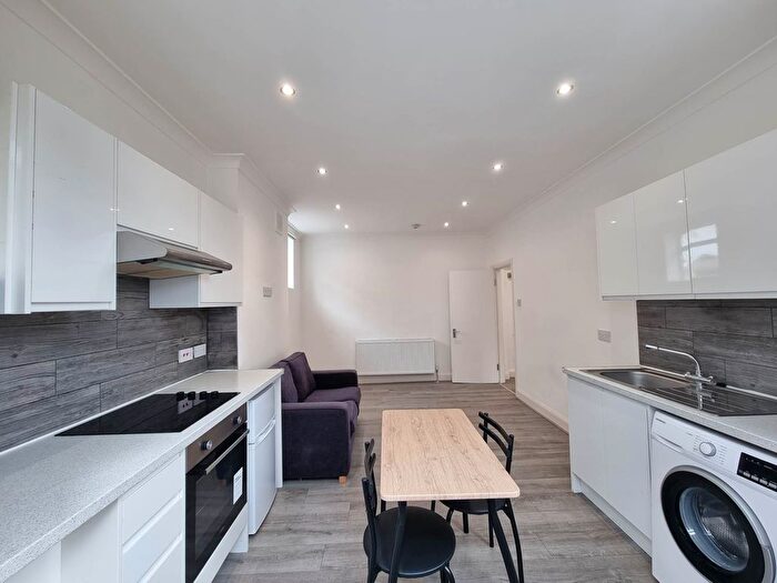 2 Bedroom Flat To Rent In Oakleigh Road North, Whetstone, N20