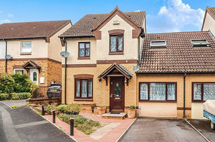 4 Bedroom Semi-Detached House For Sale In Penny Close, Exeter, EX6