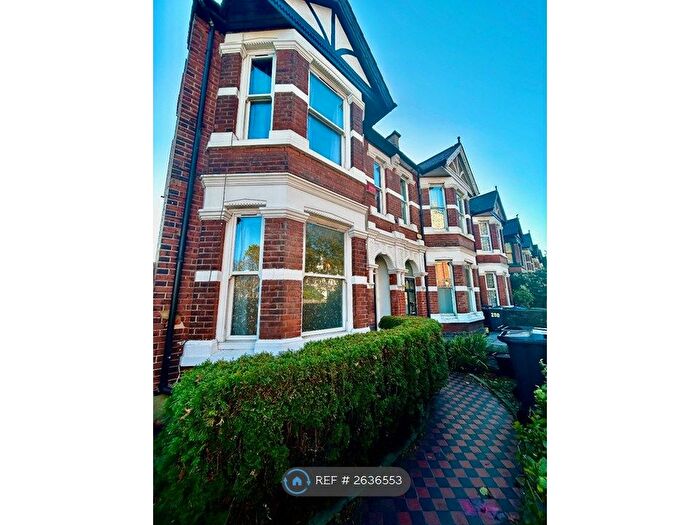 4 Bedroom Semi-Detached House To Rent In Beulah Hill, London, SE19