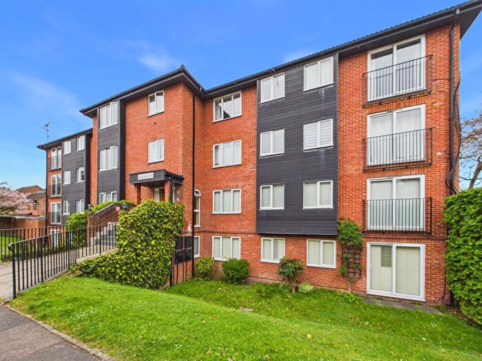 2 Bedroom Flat For Sale In Reedham Drive, Purley, CR8