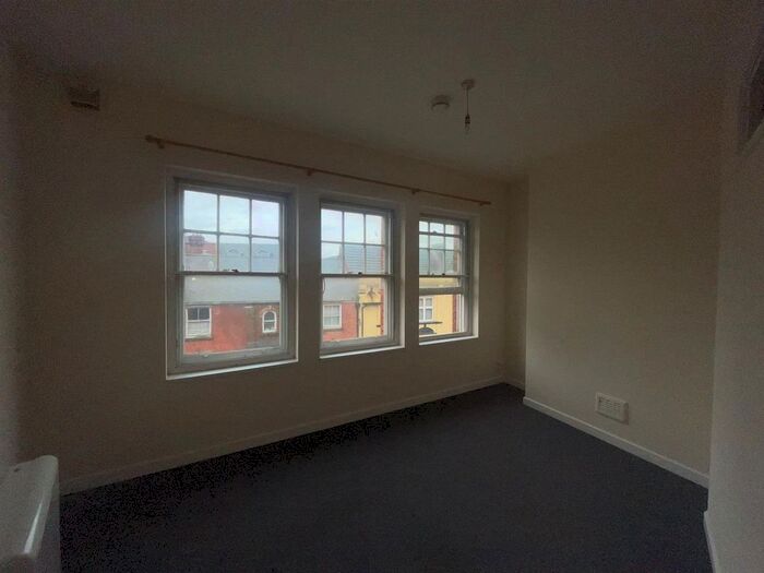 1 Bedroom Flat To Rent In Princes Square, Wolverhampton, WV1