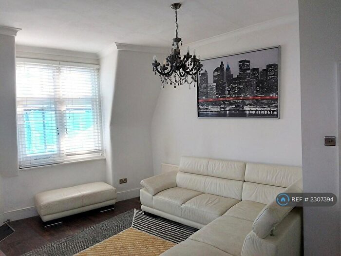 2 Bedroom Flat To Rent In Tottenham Lane, Crouch End, N8