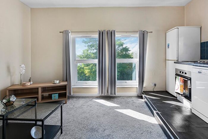 1 Bedroom Flat To Rent In Burley Road, Leeds, LS3