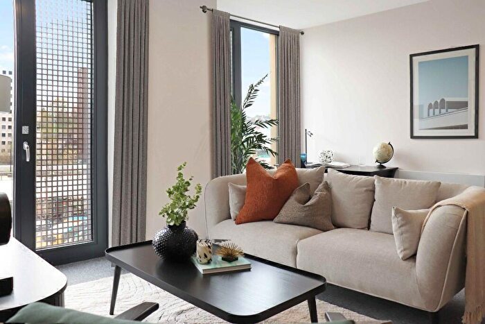 1 Bedroom Apartment To Rent In Daw Bank, Stockport, Greater Manchester, SK3