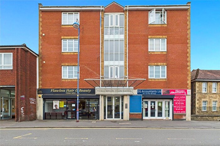 2 Bedroom Flat For Sale In Cricklade Road, Swindon, Wiltshire, SN2