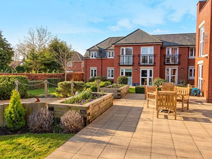 2 Bedroom Apartment For Sale In Southampton Road, Hythe, SO45