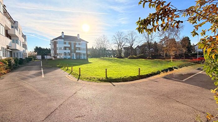 3 Bedroom Flat To Rent In Deacons Hill Road, Elstree, WD6