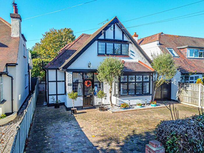 3 Bedroom Detached House For Sale In Parkanaur Avenue, Thorpe Bay, SS1