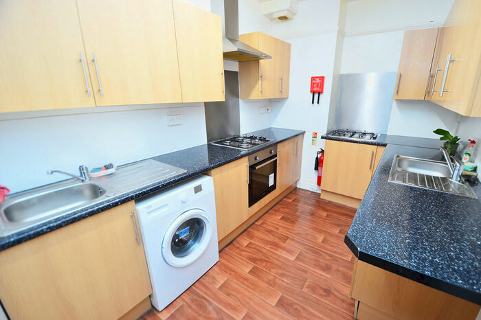 Studio To Rent In Bedsit To Rent, CR7