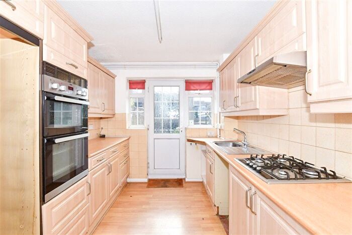 3 Bedroom Terraced House For Sale In Willington Street, Maidstone, Kent, ME15