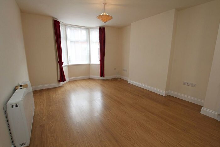 1 Bedroom Flat To Rent In Hythe Road, Old Town, SN1