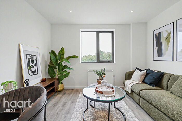1 Bedroom Apartment For Sale In The Oval, Leeds, LS10