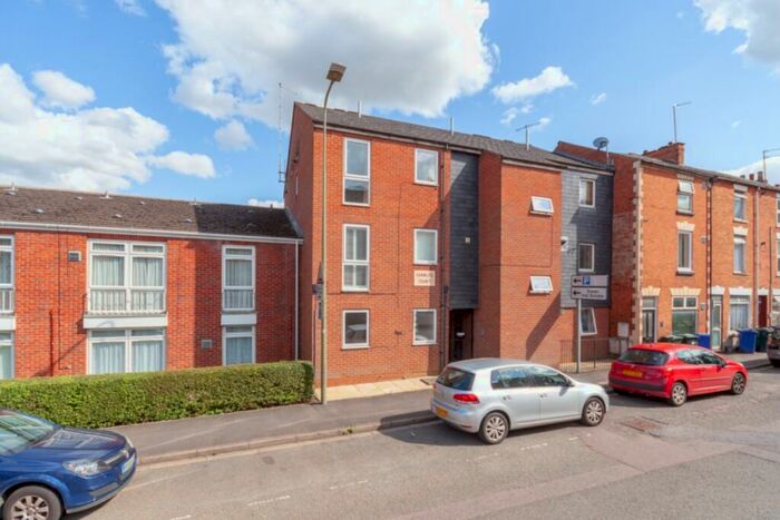2 Bedroom Apartment To Rent In Charles Court, Banbury, OX16