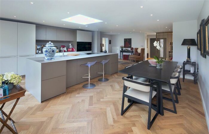 3 Bedroom Detached House For Sale In Fyfield Wick, Abingdon, Oxfordshire, OX13