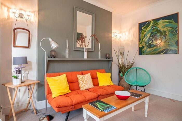 1 Bedroom Flat To Rent In Hoveden Road, Mapesbury, NW2