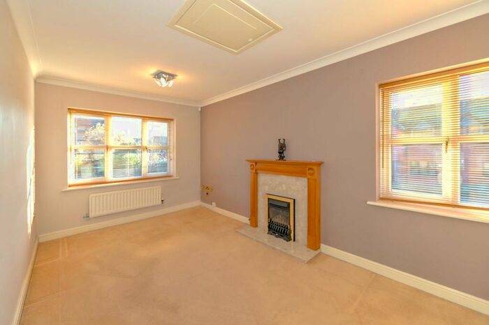 3 Bedroom Property To Rent In Redland Drive, Loughton, MK5
