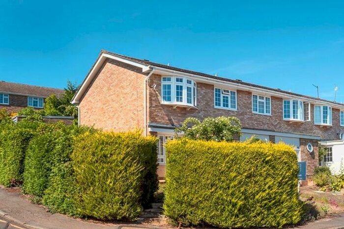 4 Bedroom End Of Terrace House To Rent In Lynwood, Guildford, GU2