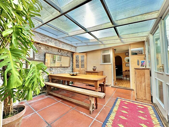 4 Bedroom Cottage For Sale In Sinnock Square, Old Town, Hastings, TN34
